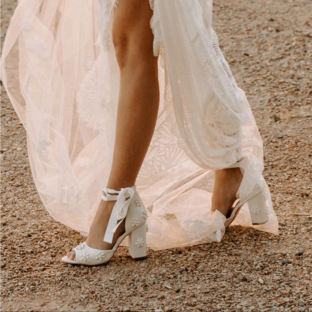 Comfortable bridal heels 8/39